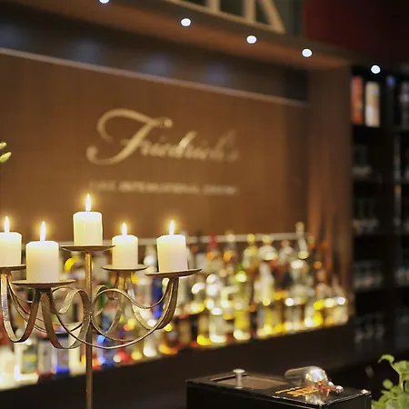 מלון Altstadthotel Am Theater 3*