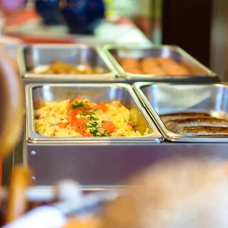 מלון Altstadthotel Am Theater 3*