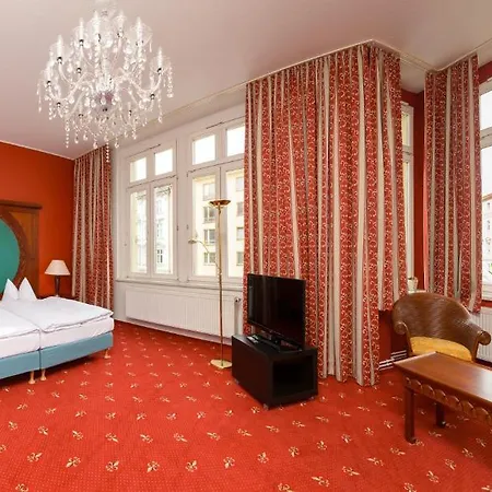 מלון Altstadthotel Am Theater 3*